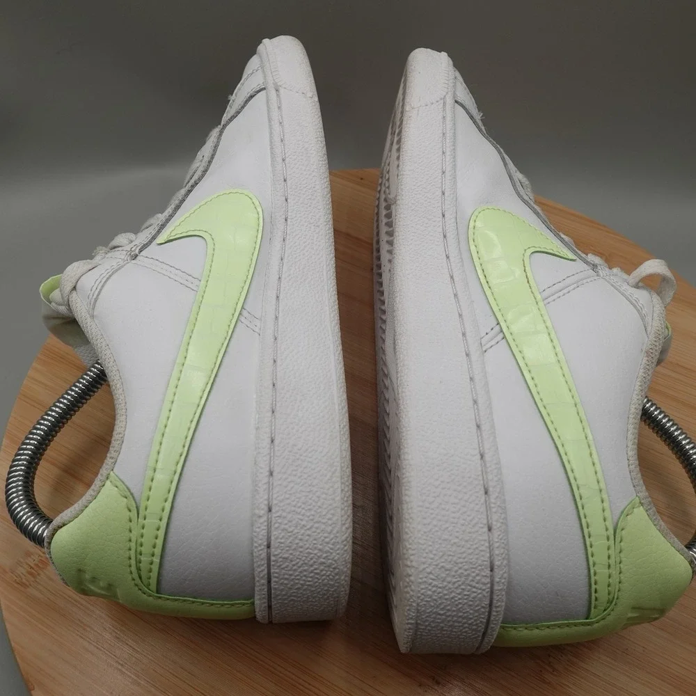 Nike Shoes Womens 7.5 White Green Court Royale Vision Low Sneakers 749867-121